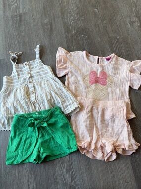 2 outfit girls cotton/linen bundle - Minnie & adorable top/green shorts